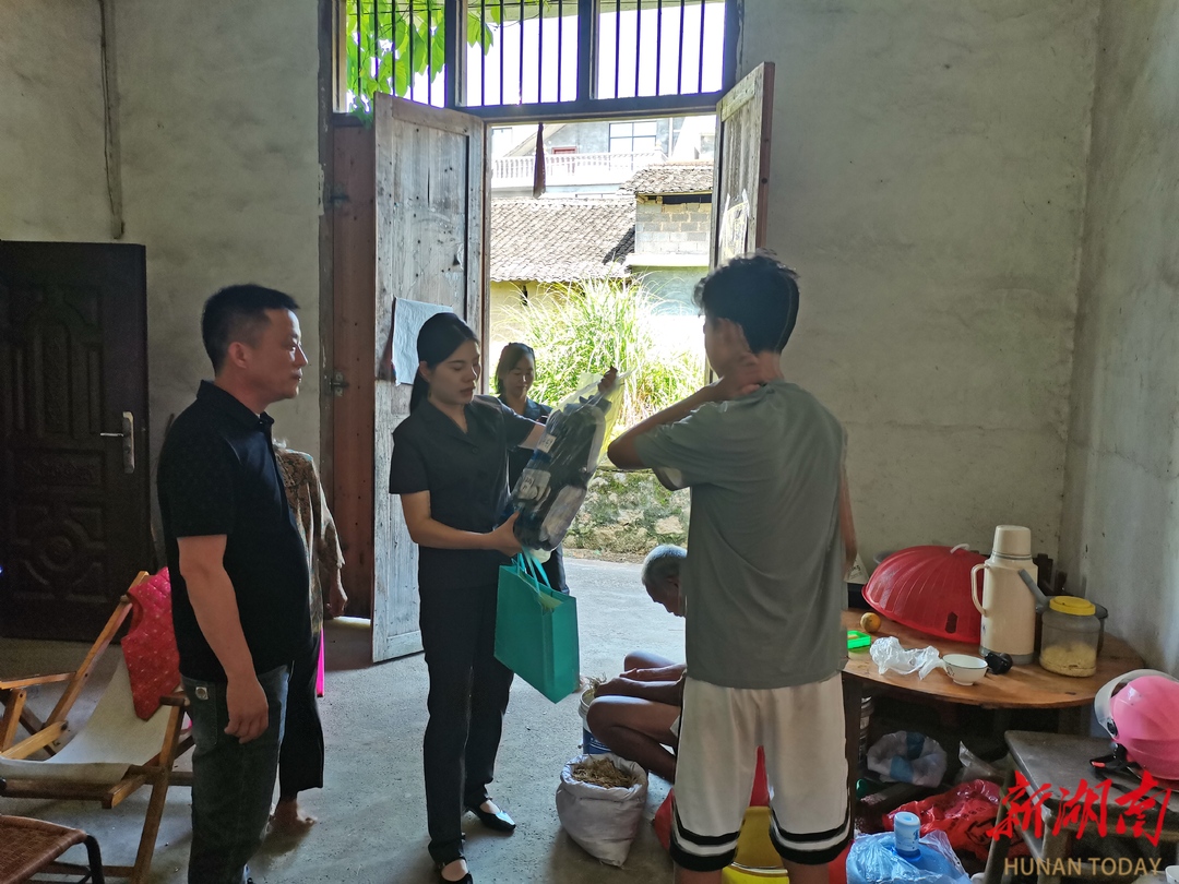 江永法院：守護(hù)花季與法行 暑期關(guān)愛暖童心