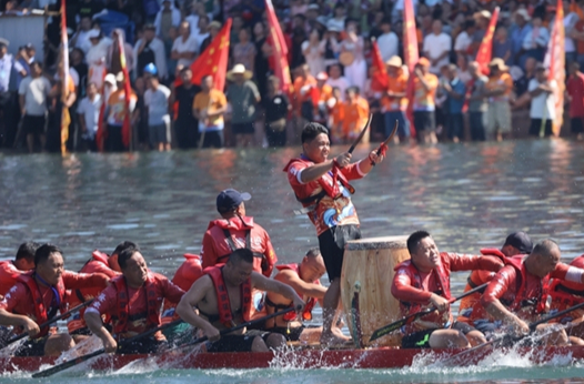 Traditional Chinese Dragon Boat Race (Mayang Station) Kicks off