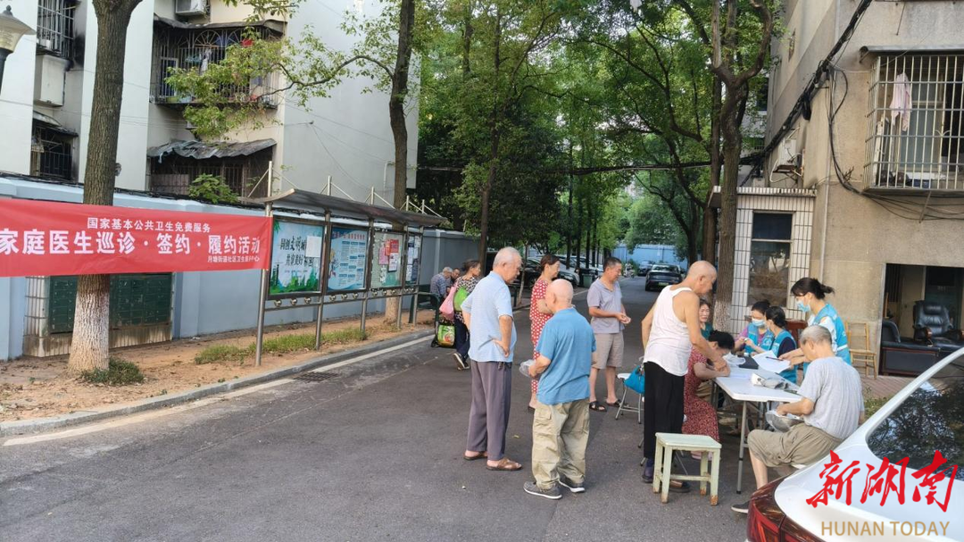 荷塘區(qū)月塘街道社區(qū)衛(wèi)生服務中心：家庭醫(yī)生提供“早班”服務 守護百姓