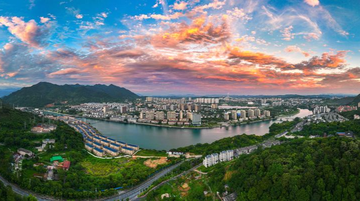 資興：東江灣賞朝霞觀彩虹享清涼 生態(tài)畫卷“圈粉”市民