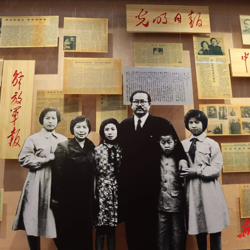  今天，“任弼时陈琮英红色家风展”在任弼时纪念馆正式启用