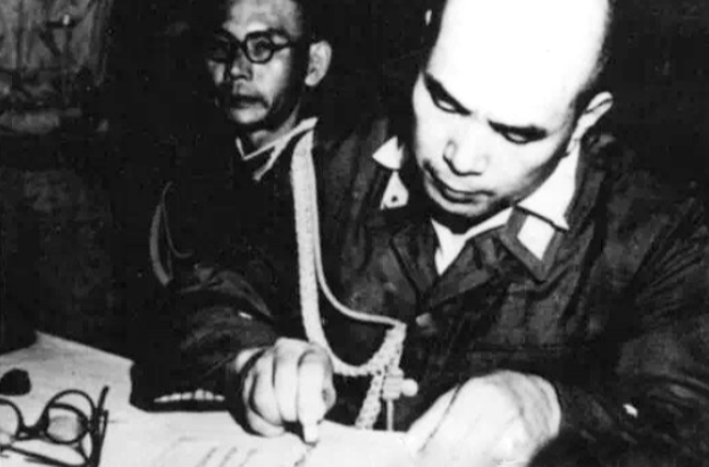 人間正道是滄桑丨經(jīng)年烽火起盧溝，一紙降書落芷江