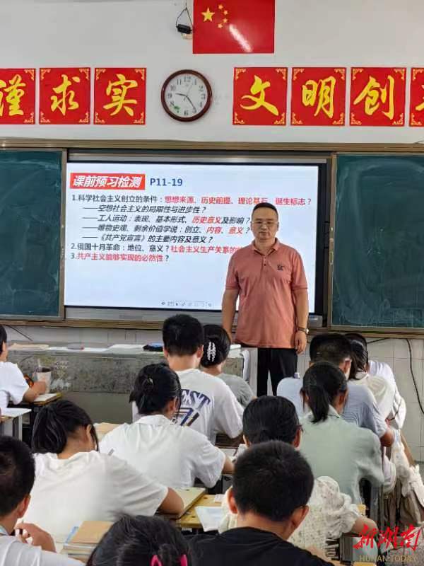 癡心一片終不悔，只為桃李競相開