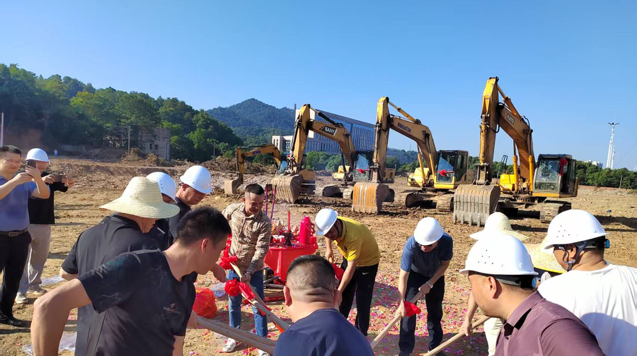 湘乡市东山新城主题游乐场项目开工建设，预计年底可建成投入运营