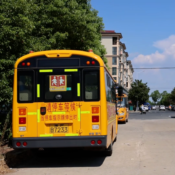 岳陽(yáng)市君山區(qū)：校車(chē)全面“體檢” 全力守護(hù)學(xué)生出行平安