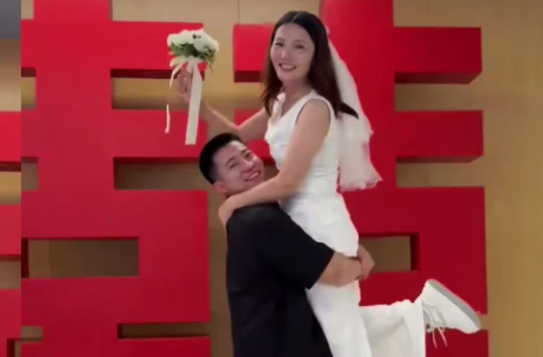 北京近4000對(duì)新人七夕領(lǐng)證，各婚登處上演“中國(guó)式浪漫”