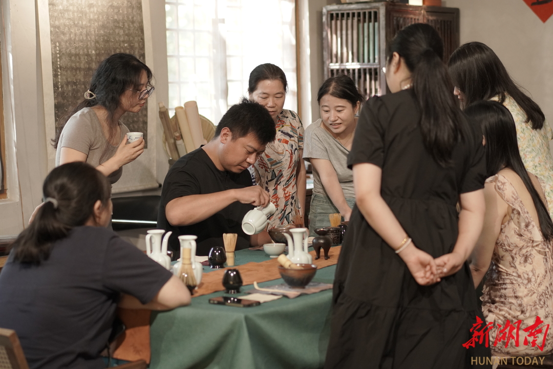 盏映七夕·茶聚雅意 荷塘区宋家桥街道点茶雅集重现宋时风月