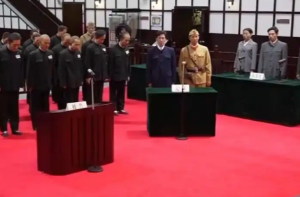 在新中国的法庭下跪认罪！日本战犯罕见全部认罪悔罪