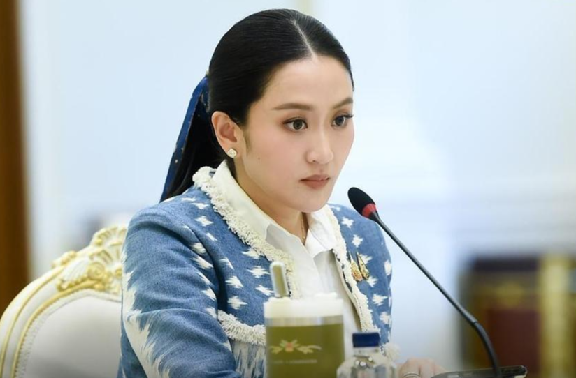 外交部發(fā)言人就泰國憲法法院裁決佩通坦總理解職答記者問