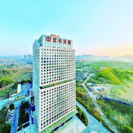 陈恢清出席“项目攻坚提质年·在经开”开竣工系列活动 两个北斗相关项目分别开竣工