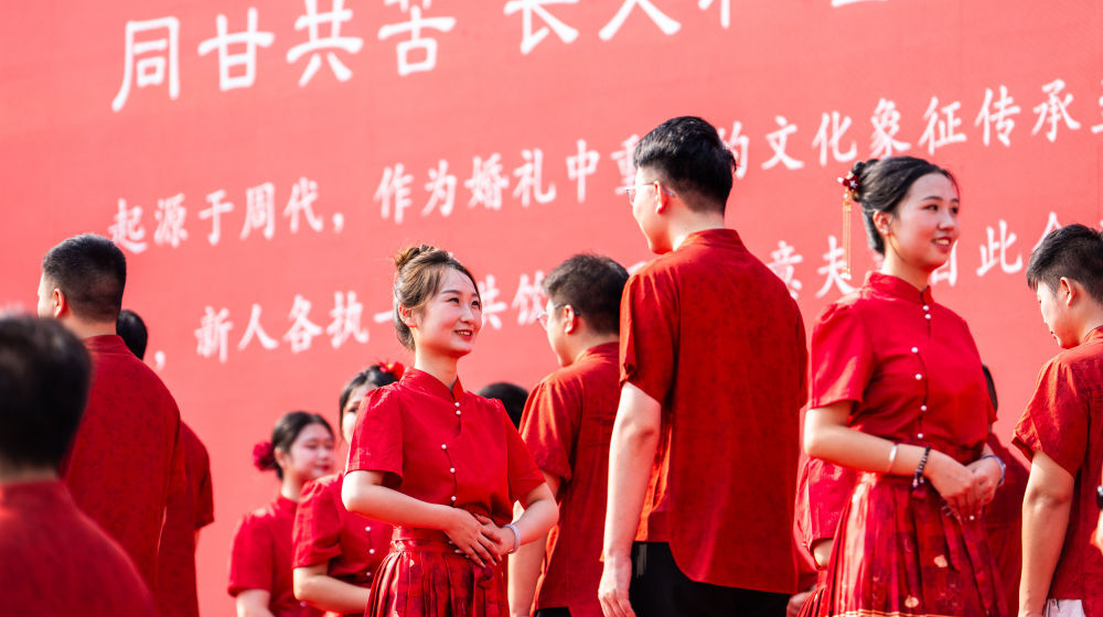 湖南：国潮集体婚礼尽显“中式浪漫”