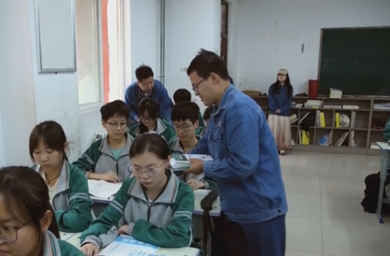 各地中小学陆续迎来新学期 “开学第一课”贴近生活干货多