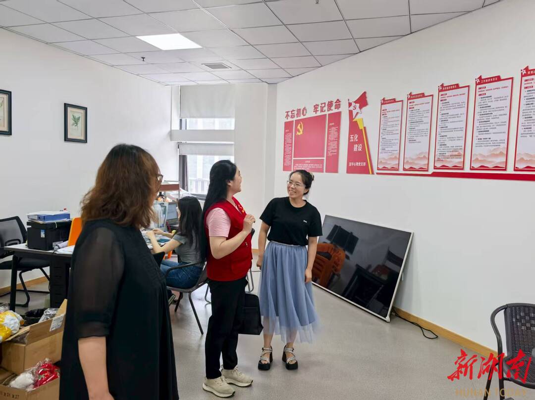 朝辉劳模工作室添“心”搭档，携手蓝宇心理服务居民