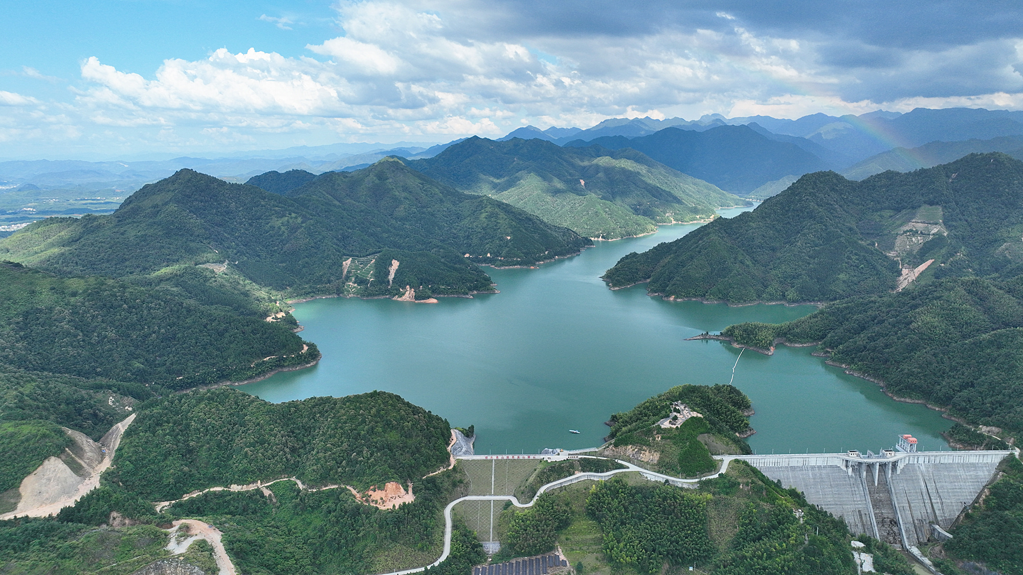 視覺丨宜章莽山水庫(kù)：彩虹映照 碧水青山