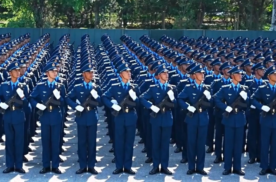 九三阅兵倒计时5天！空中梯队多型新机将首次受阅 队员练就“米秒不差”