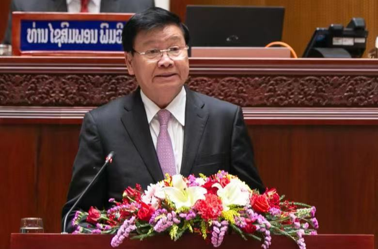 老挝人民革命党中央委员会总书记、国家主席通伦抵达天津 出席2025年上合组织峰会
