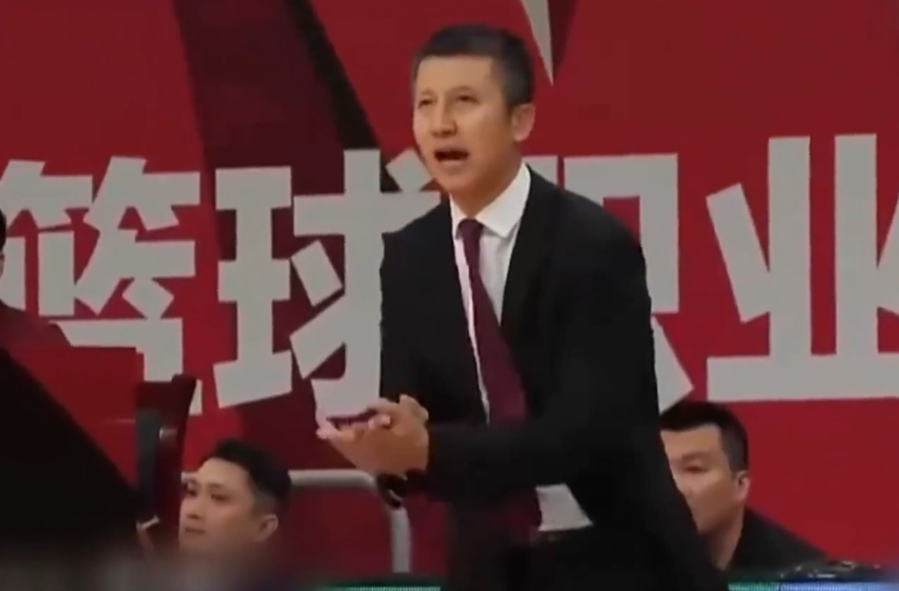 “失去的东西要拿回来” 白岩松专访中国男篮主教练郭士强