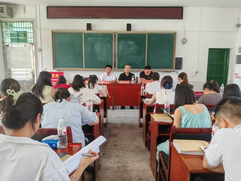 安化县乐安镇思游完小召开秋季开学暨师德师风培训会