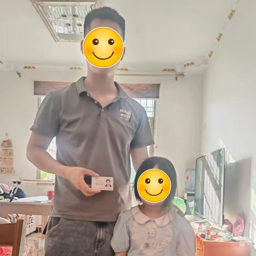 女孩走失，新化公安警察幫助找到家人