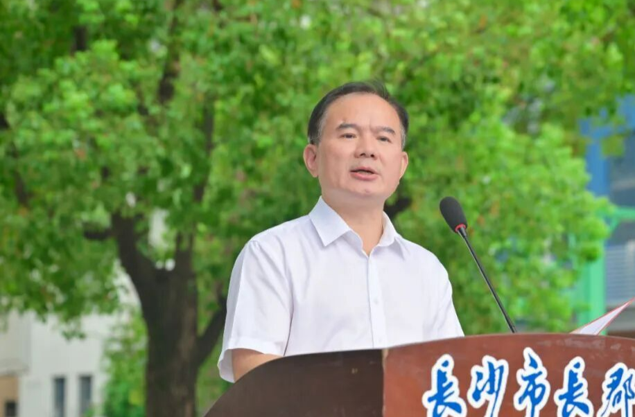秋季開學·書記校長這樣說｜長郡中學鄧智剛：以抗戰(zhàn)精神鑄魂，以時代擔當?shù)Z行