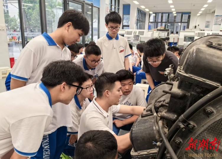 长沙航天学校双拥工作创佳绩