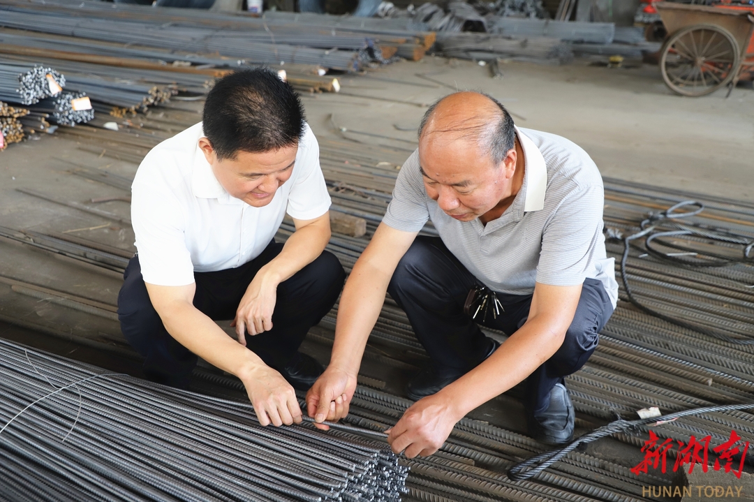 婁底市市場(chǎng)監(jiān)督管理局赴雙峰檢查鋼筋產(chǎn)品質(zhì)量專項(xiàng)整治工作