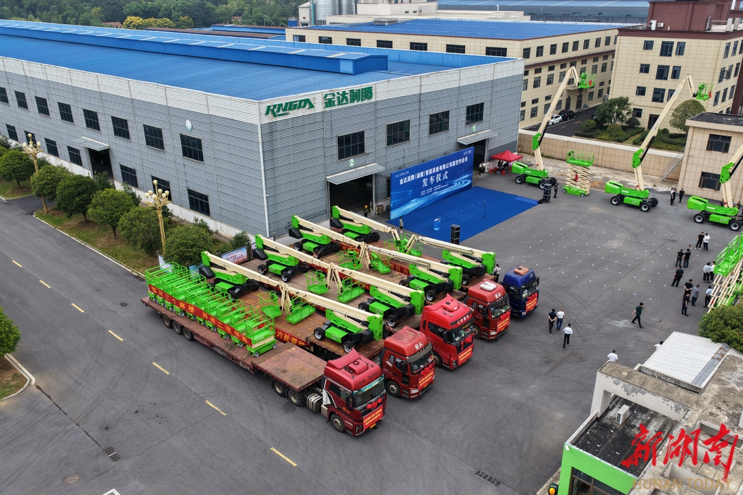 金達潤騰18臺高空作業(yè)車漢壽發(fā)車 開啟在湘發(fā)展新征程