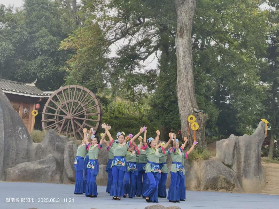 神韻雪峰添錦秀，瑤鄉(xiāng)家園入畫(huà)來(lái)——隆回縣小沙江鎮(zhèn)白銀村演繹《家園》舞動(dòng)山鄉(xiāng)深情