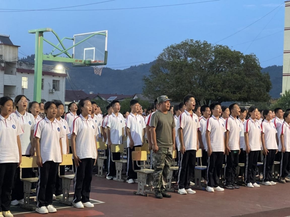 永順縣靈溪鎮(zhèn)初級(jí)中學(xué)2025級(jí)軍訓(xùn)會(huì)操表演圓滿落幕