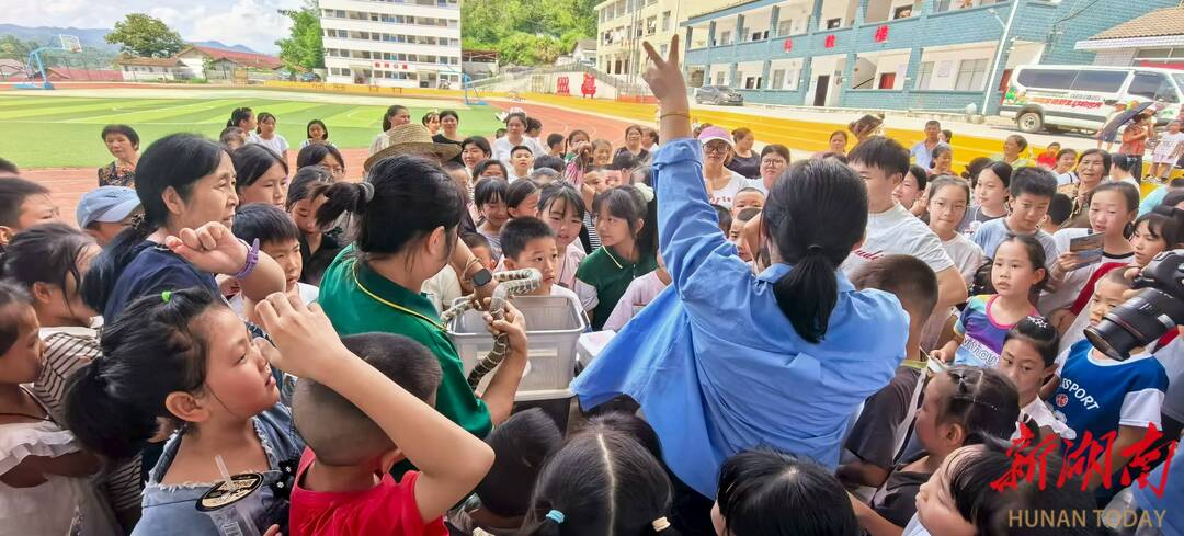 開學(xué)前的第一課！“動(dòng)物大篷車”開進(jìn)桃源大山深處，暖心！