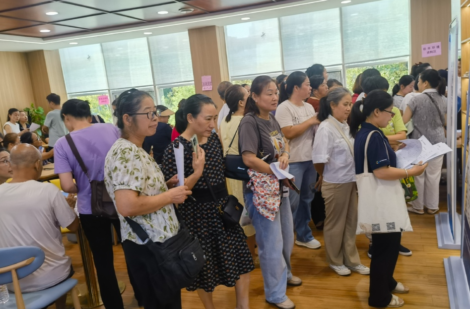 天元区这场小型招聘会办到了居民心坎上