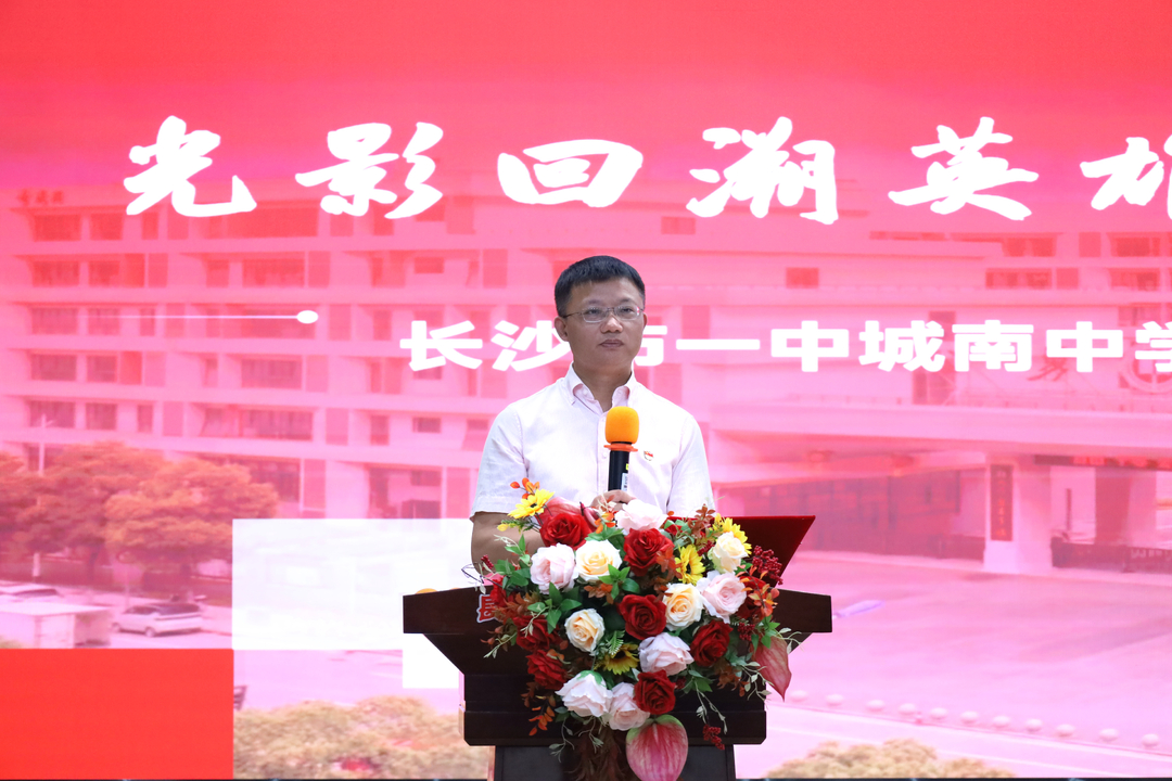 銘記來時路，擔(dān)當(dāng)向未來