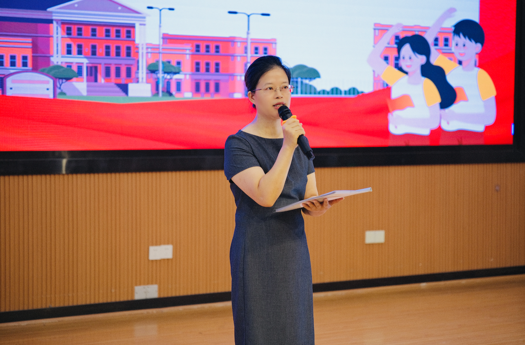 株洲“开学第一课”|隆兴小学校长黄淑冬：汲取五彩之光 绽放独一无二的你