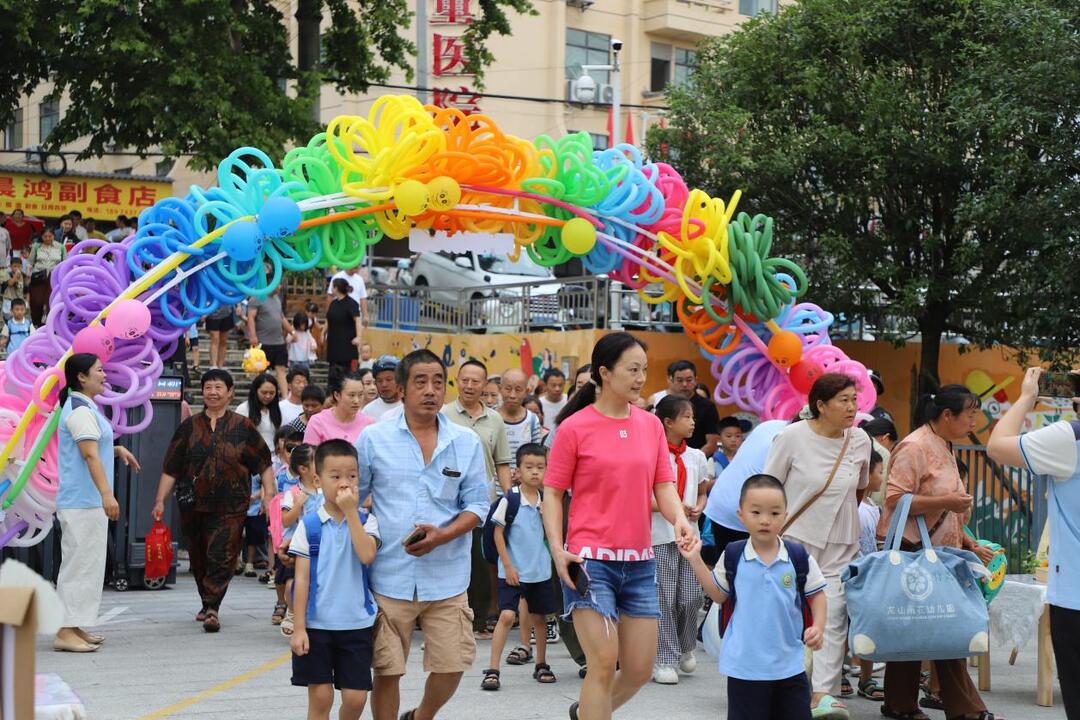 龍山雨花幼兒園開學(xué)首日：儀式感滿滿