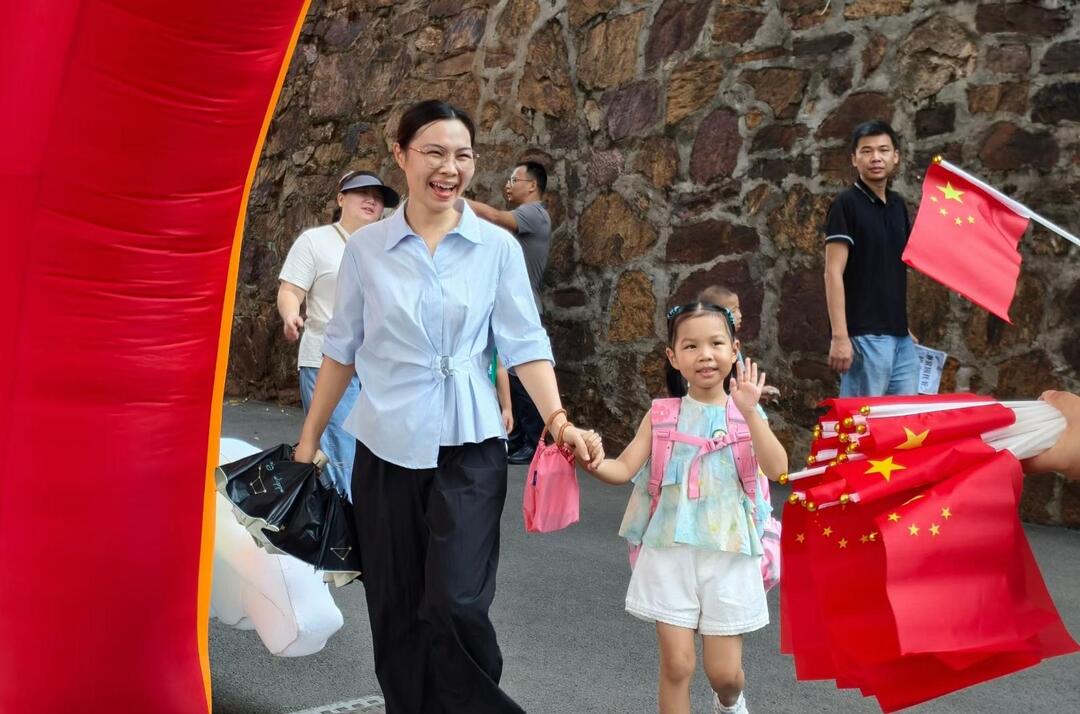 烽煙散盡書聲朗 人間遍種勝利花——中南大學(xué)第一附屬小學(xué)“走讀湖湘+紅色開學(xué)禮”賦能新學(xué)期