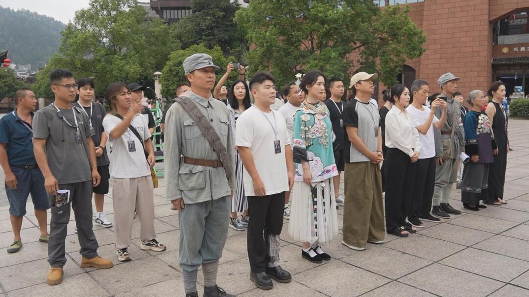 鳳凰古城文旅微短劇《筸軍滿怒》開機(jī) 跨時空致敬筸軍英雄