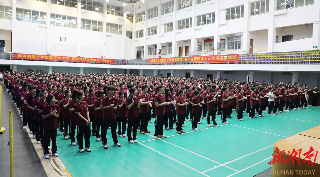 远恒佳景炎高级中学开学典礼高扬爱国主义教育大旗