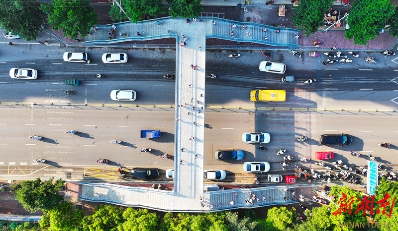 架人行天橋 護(hù)學(xué)童安全