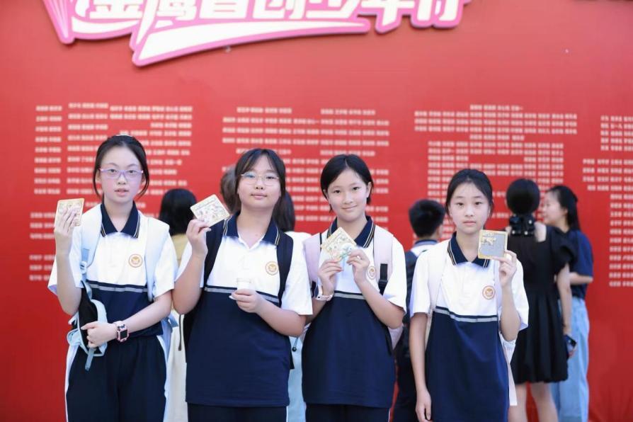 长沙市开福区明德金鹰学校初一新生开学报到：明德开新境，金鹰启远征