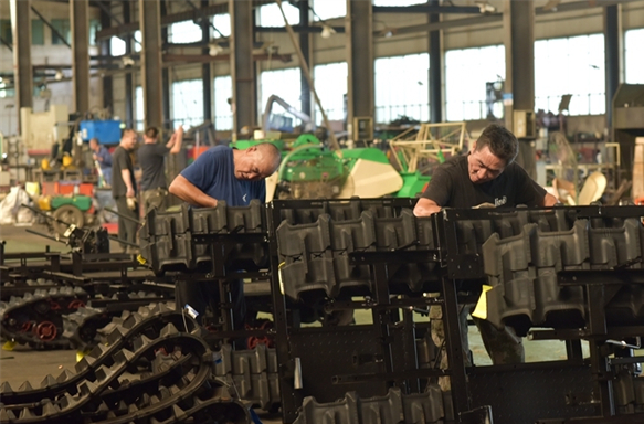 Shuangfeng-made Small Agricultural Machinery Expands Overseas Markets