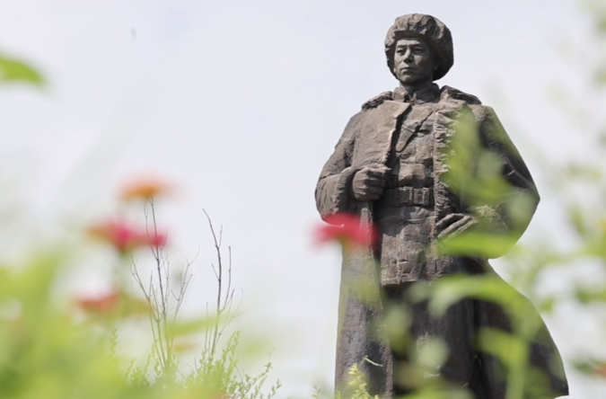 时政镜距离丨英雄之路——承载历史，通向复兴