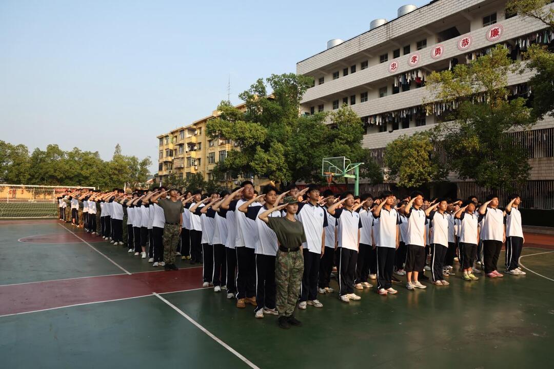 益阳市第十五中学：七日磨砺展风采 安全同行启新程
