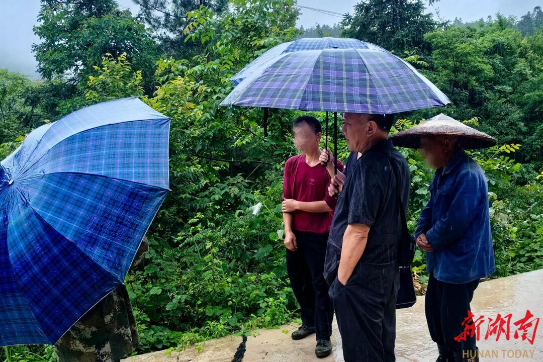 翻山越嶺送達(dá) 促履行化糾紛——新晃法院禾灘法庭奔波辦案記
