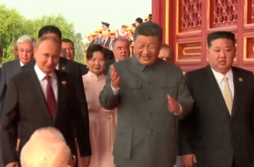 拾光纪·天安门城楼上，与习近平握手的6位老英雄是谁