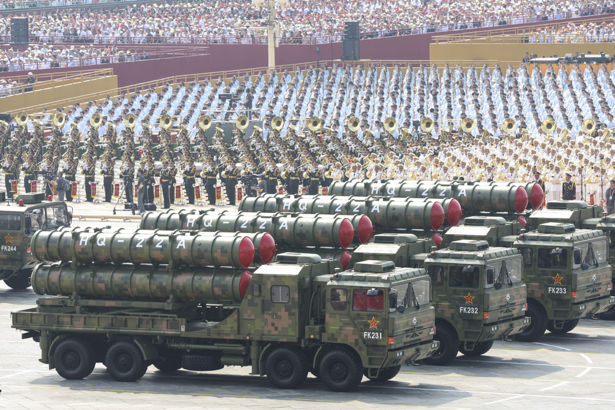 Ground-based air-defense and anti-ballistic missile systems shine at V-Day parade