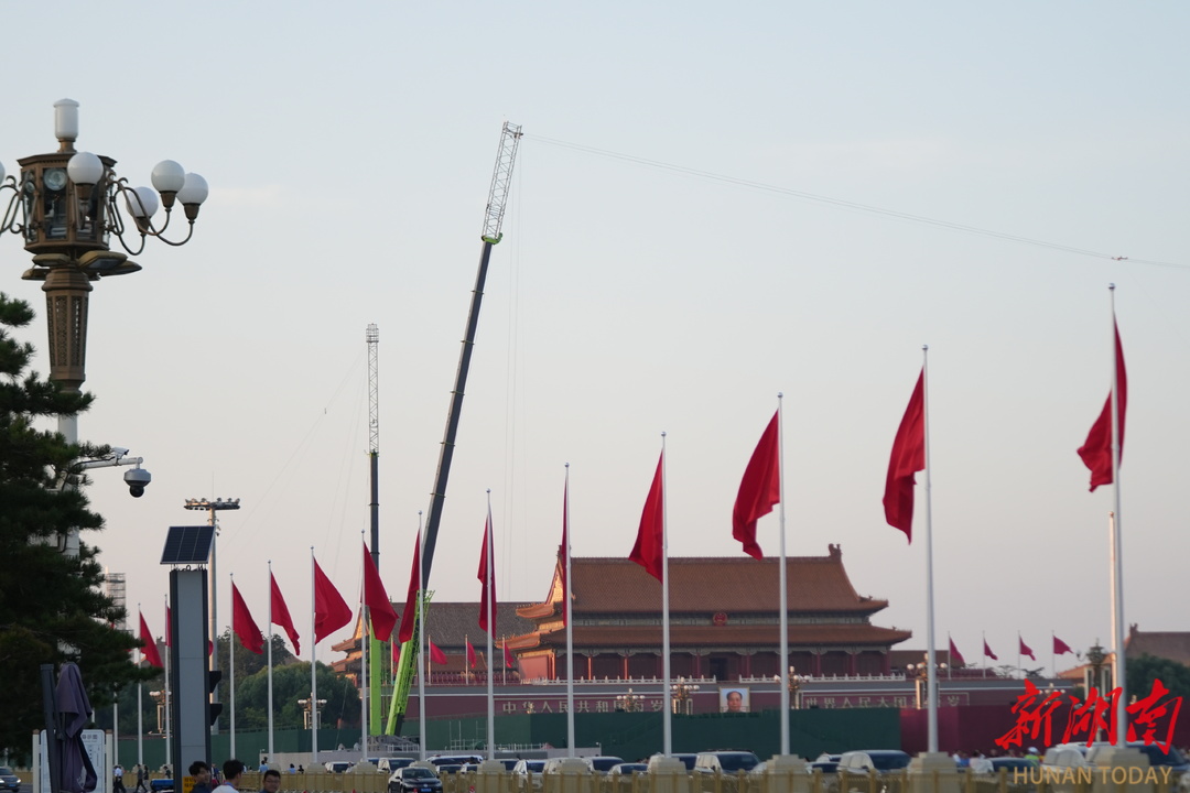 中聯(lián)重科13臺高端設(shè)備全程助力閱兵直播