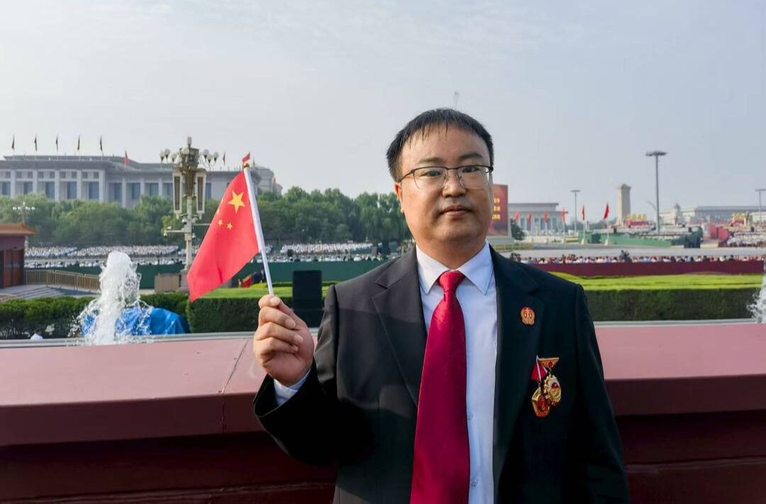 全國模范法官田代飛：先輩用槍桿子打天下，我繼續(xù)做“硬扎”法官丨我在天安門觀禮