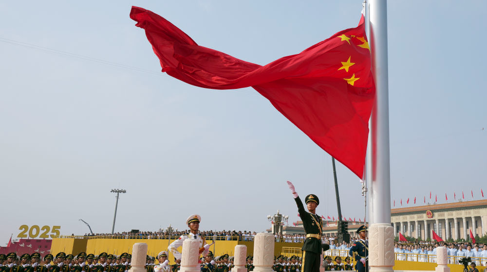 国歌嘹亮！五星红旗在天安门广场升起