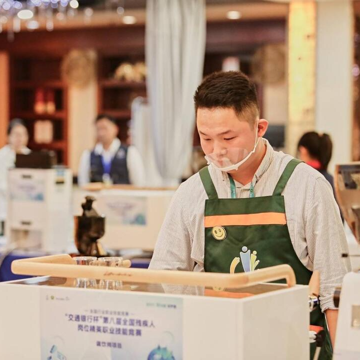 視頻：聾啞小伙用奮斗調(diào)制出屬于自己的醇香飲品