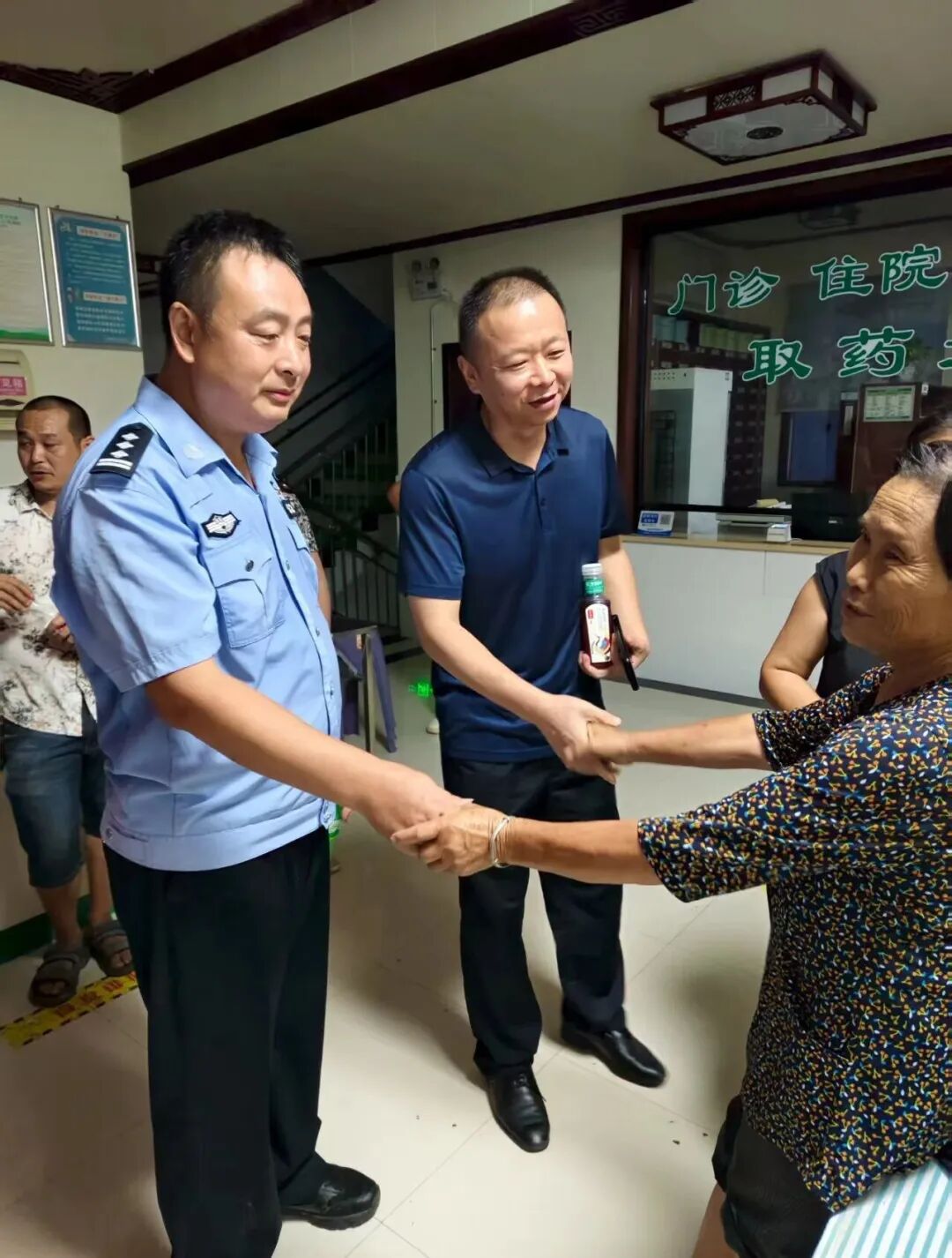 找到了！警民两天两夜合力搜寻，用肩膀搭起“生命之梯”托举希望
